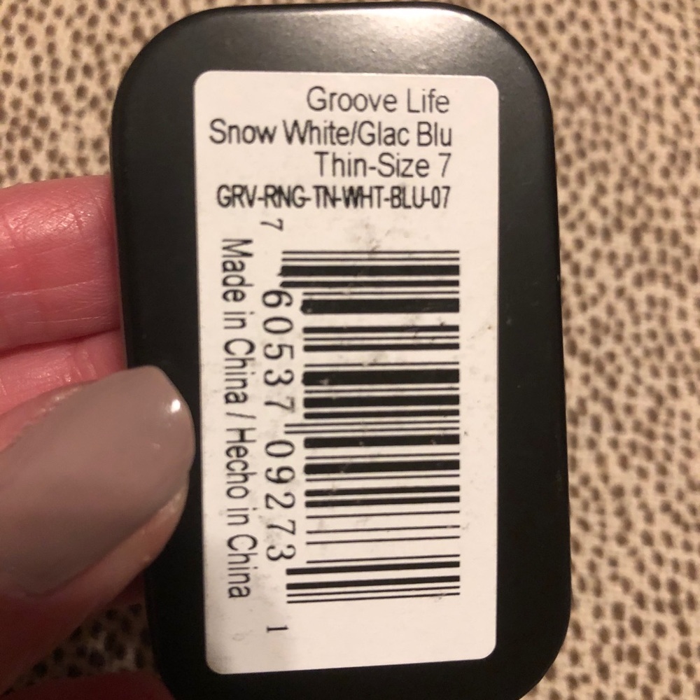 Groove Thin Solid Snow Ring. - image 4